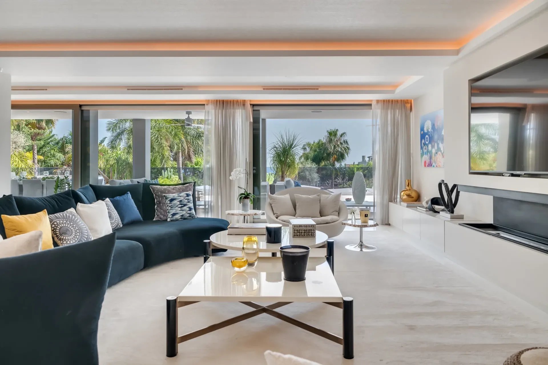 Villa Serenity living room with terrace access