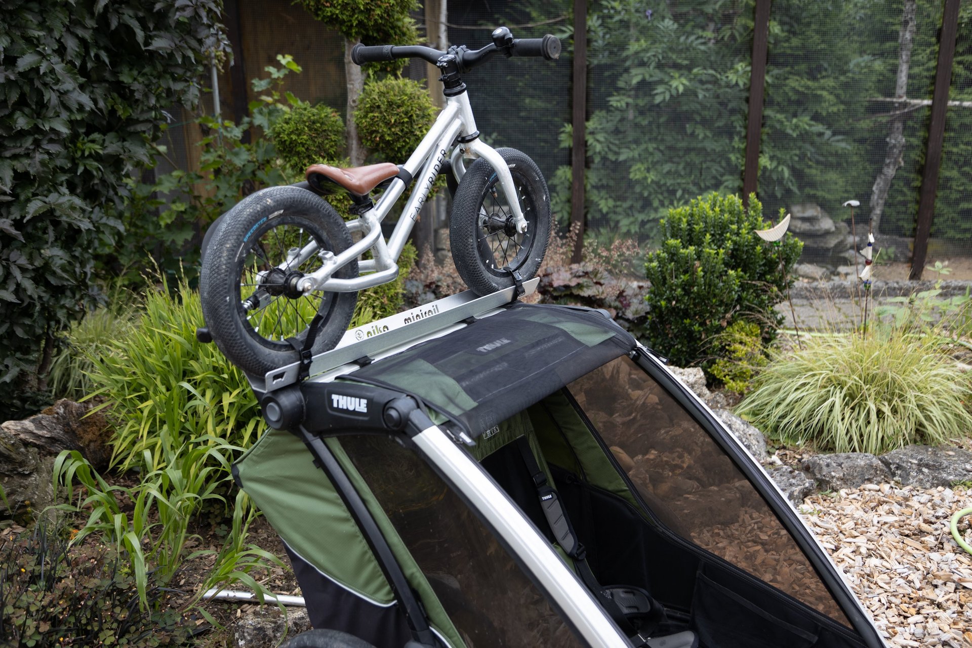 Thule-Fahrradanhaenger-Laufrad-Kinderfahrrad-Befestigung-Halterung-Spazieren-Woom-Early Rider-Pucky