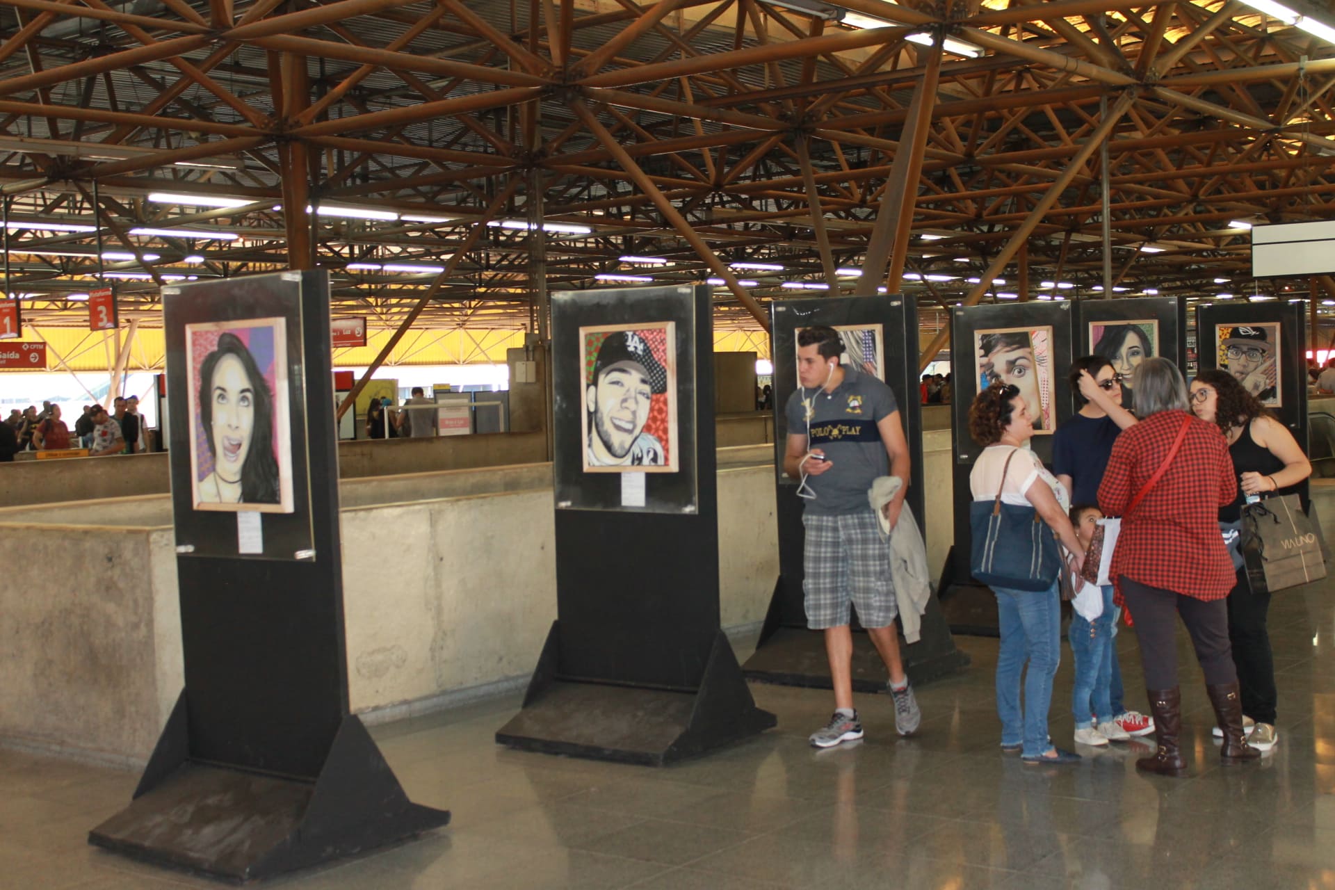 artes plasticas, exposição-juntos-pintando, sergio astral-metro-de-sao-paulo, exposição