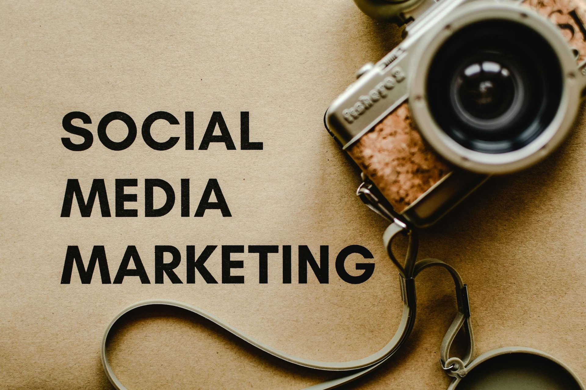 Imagem com as palavra social. media e marketing