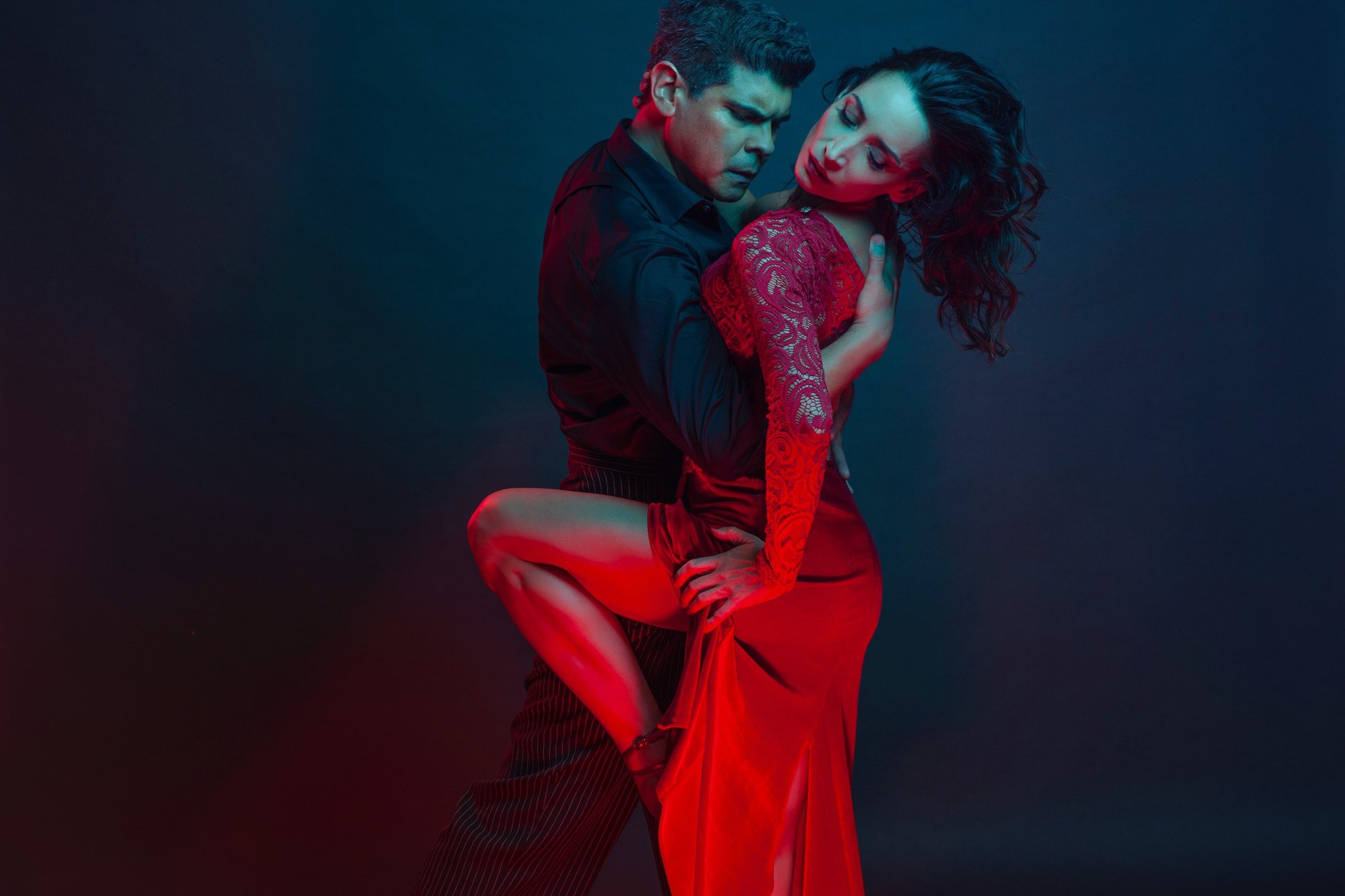 Sensual Tango pose by Adrian Veredice & Alejandra Hobert. Studio photo by Machado Cicala