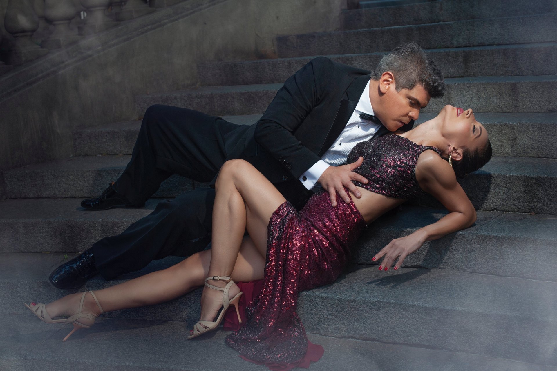 Seductive Tango pose by Adrian Veredice & Alejandra Hobert. Outdoor photo by Machado Cicala