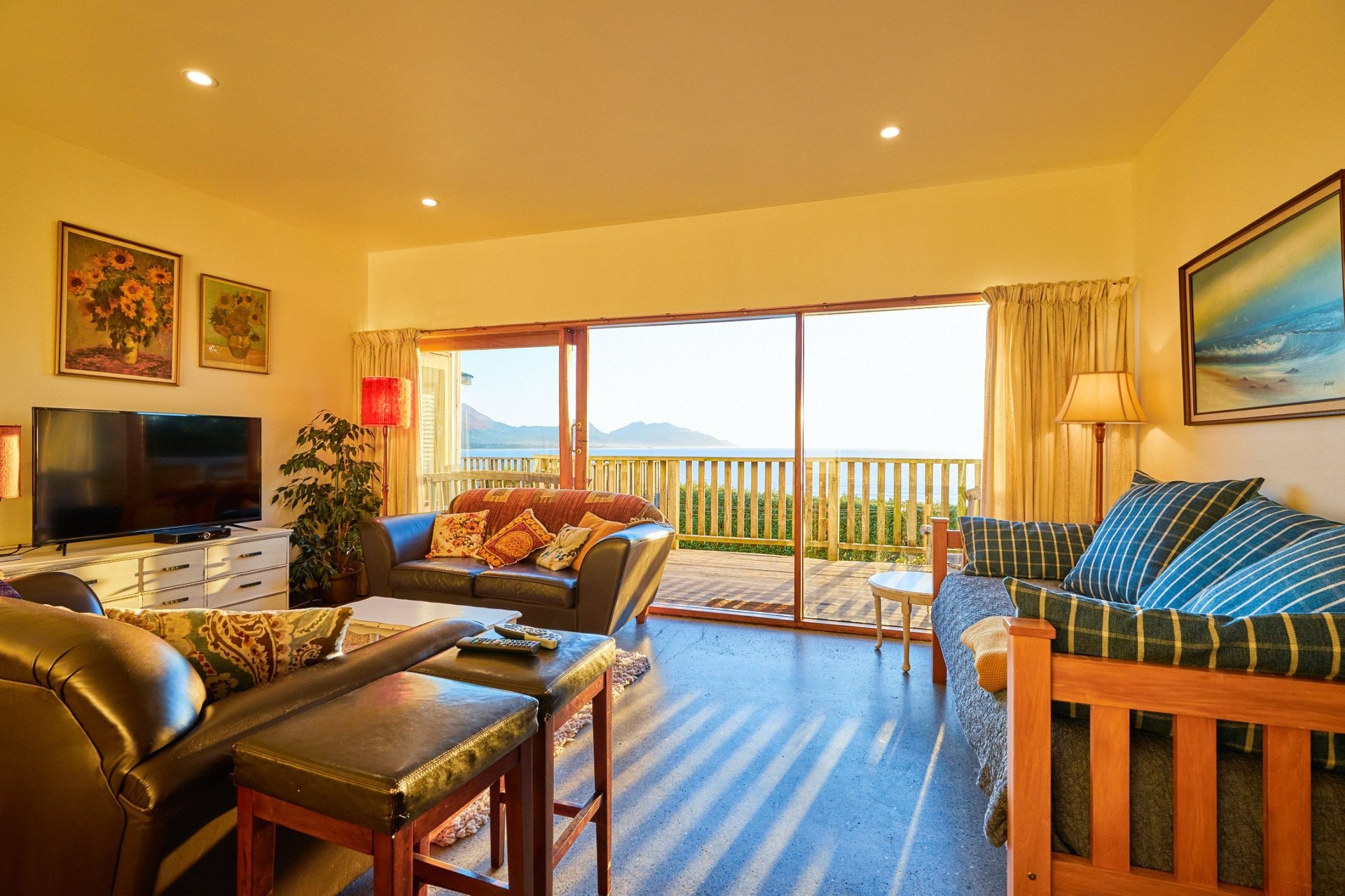 The Cottage open-plan living area with ocean views in Kaikoura