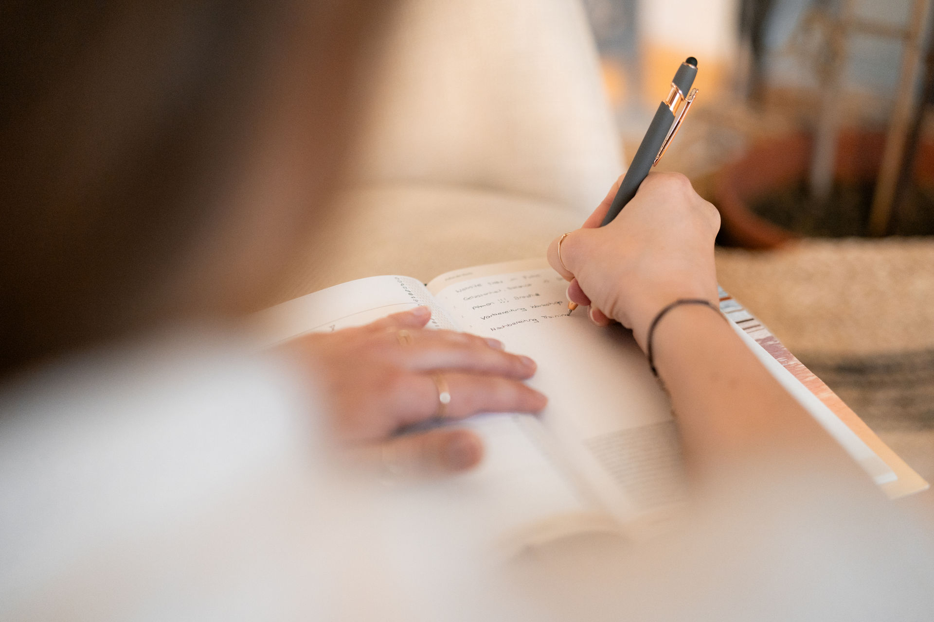 Notizen während einer Beratung zur Beruflichen Neuorientierung