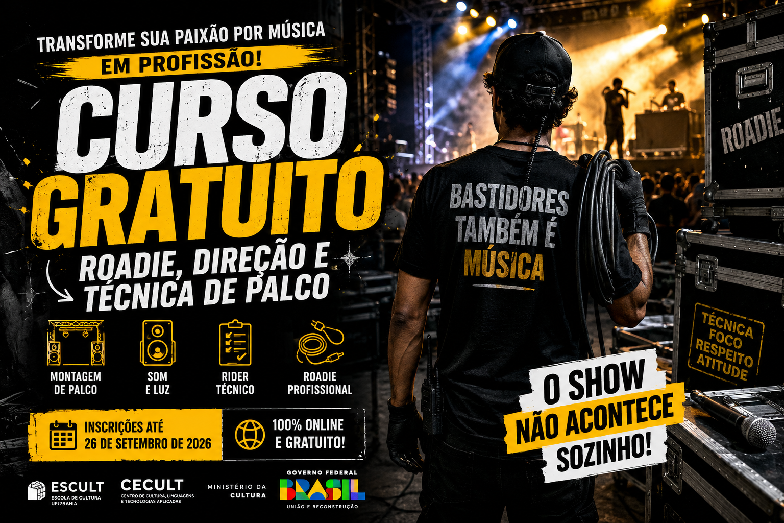 Profissionais trabalhando na montagem de palco durante festival de música