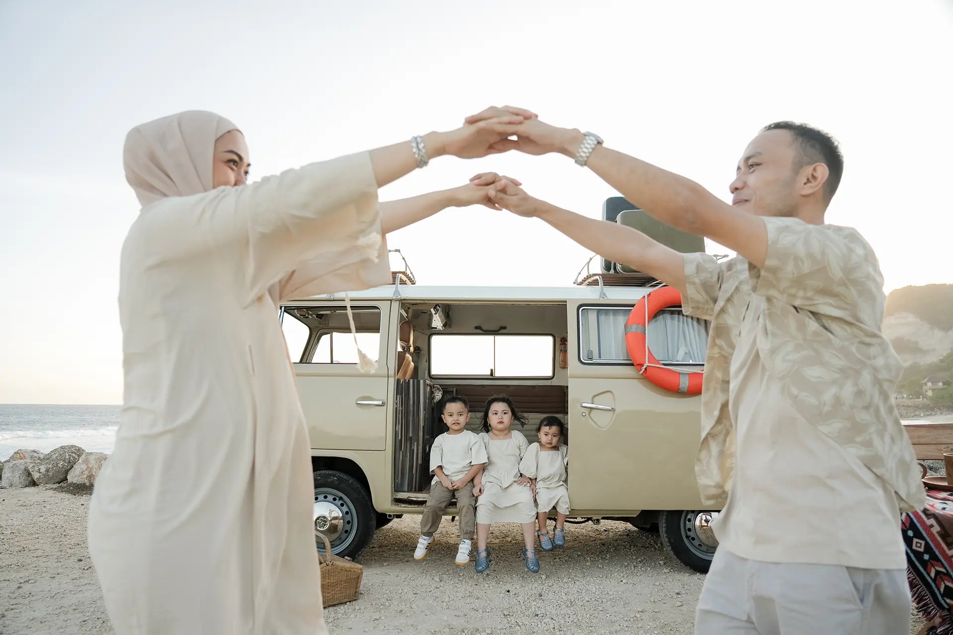 ilham-family-playful-couple-moment-melasti-bali