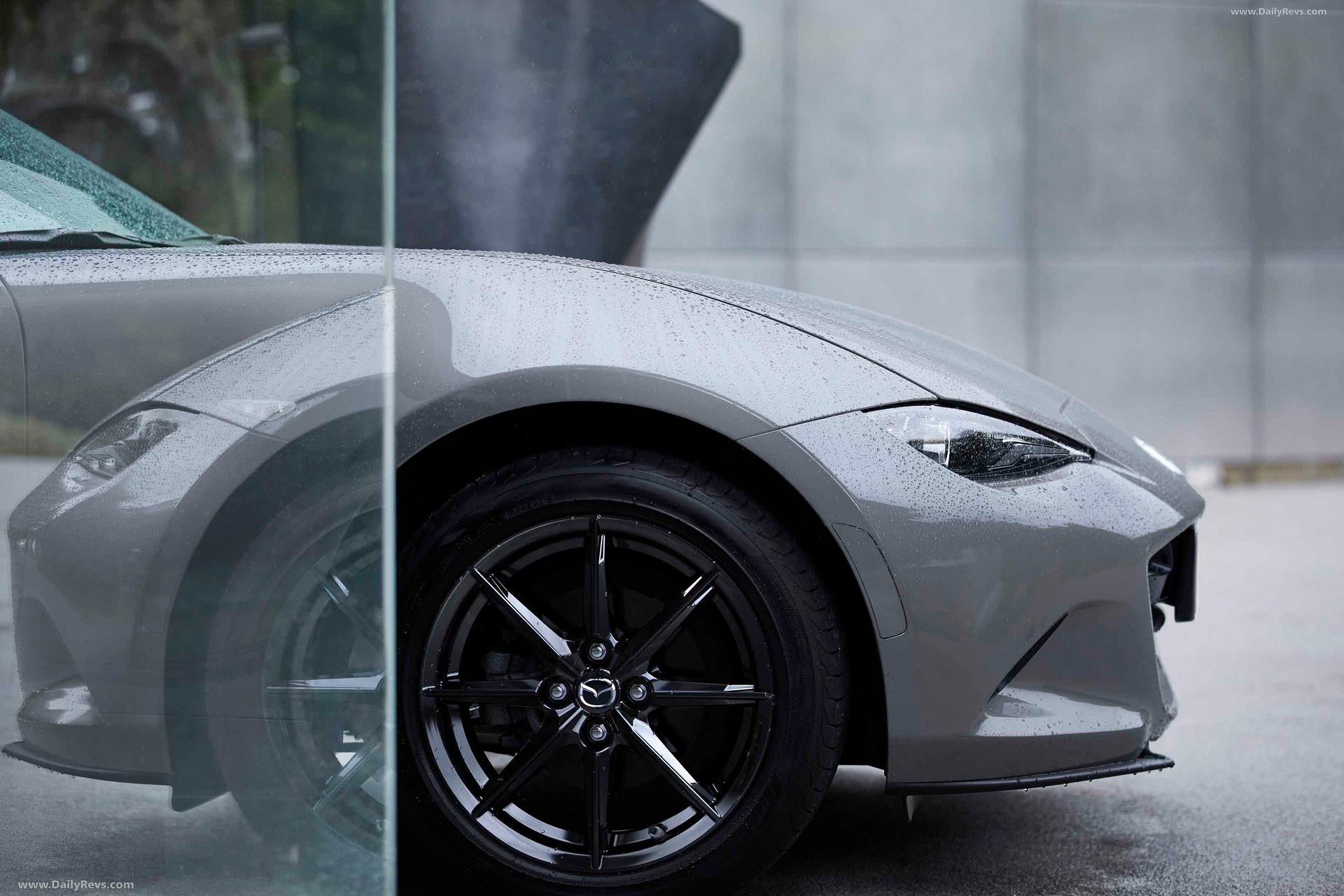 Showroom Mazda Surabaya