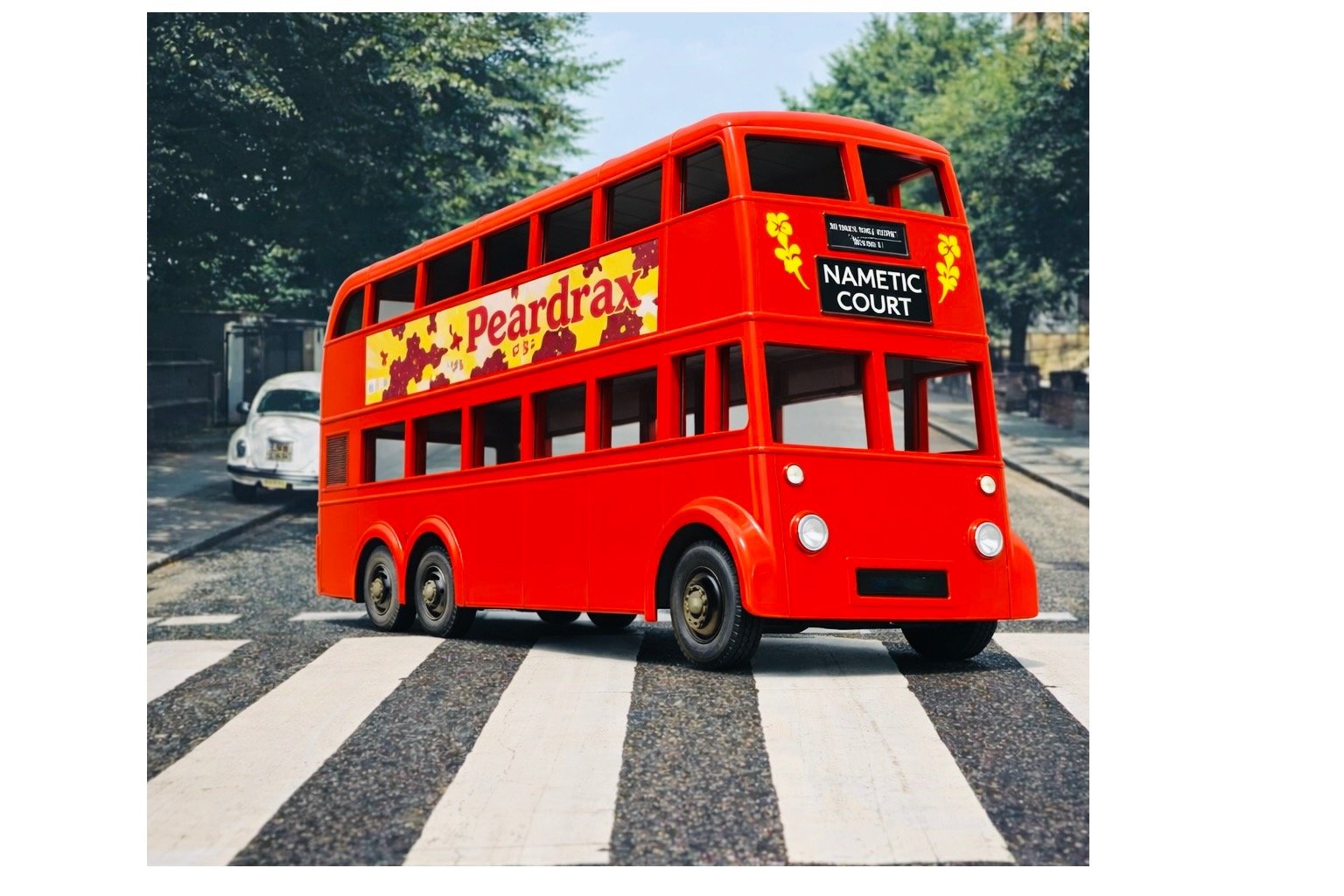 Spielzeug Bus auf ikonischer Londoner Strasse