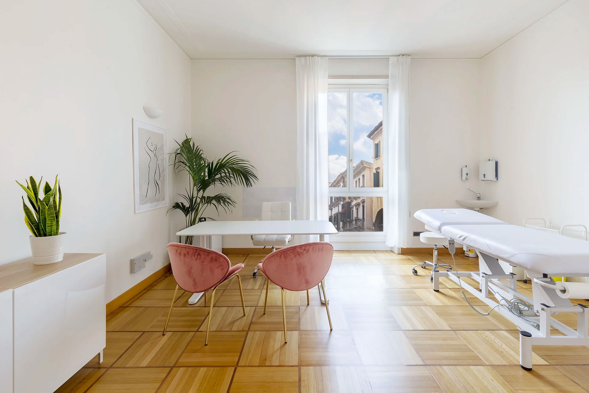 Visita-ptoctologica-in- ambulatorio-fondamentale-per-una-diagnosi-differenziale-tra-le-diverse-patol