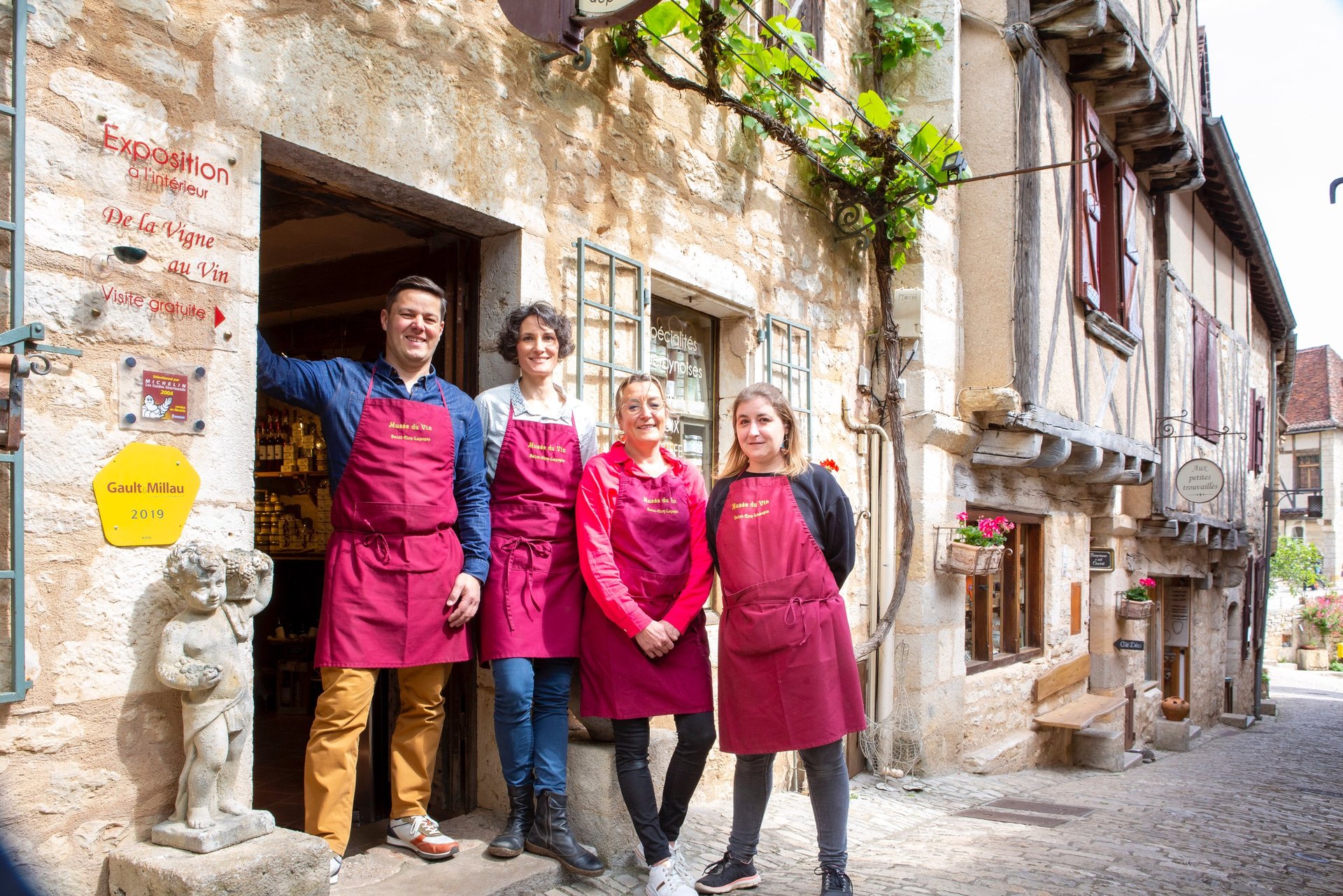 L'équipe du Musée du Vin de Saint-Cirq Lapopie Lapopie