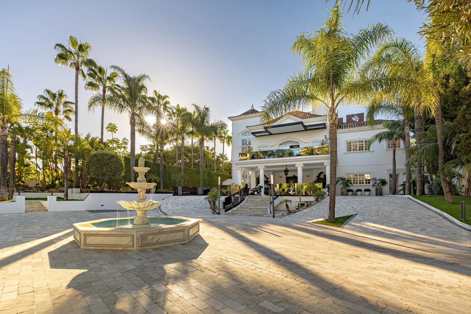 Entrance driveway of exclusive Marbella villa close to the beachfront
