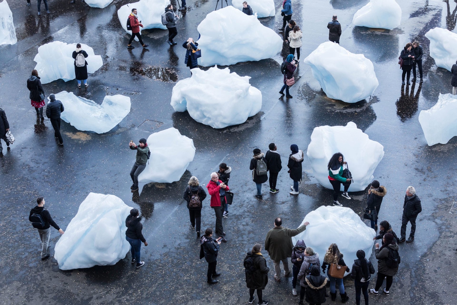 Olafur Eliasson – Ice Watch, 2014, Bankside, outside Tate Modern, London, 2018, photo: Justin Sutcli