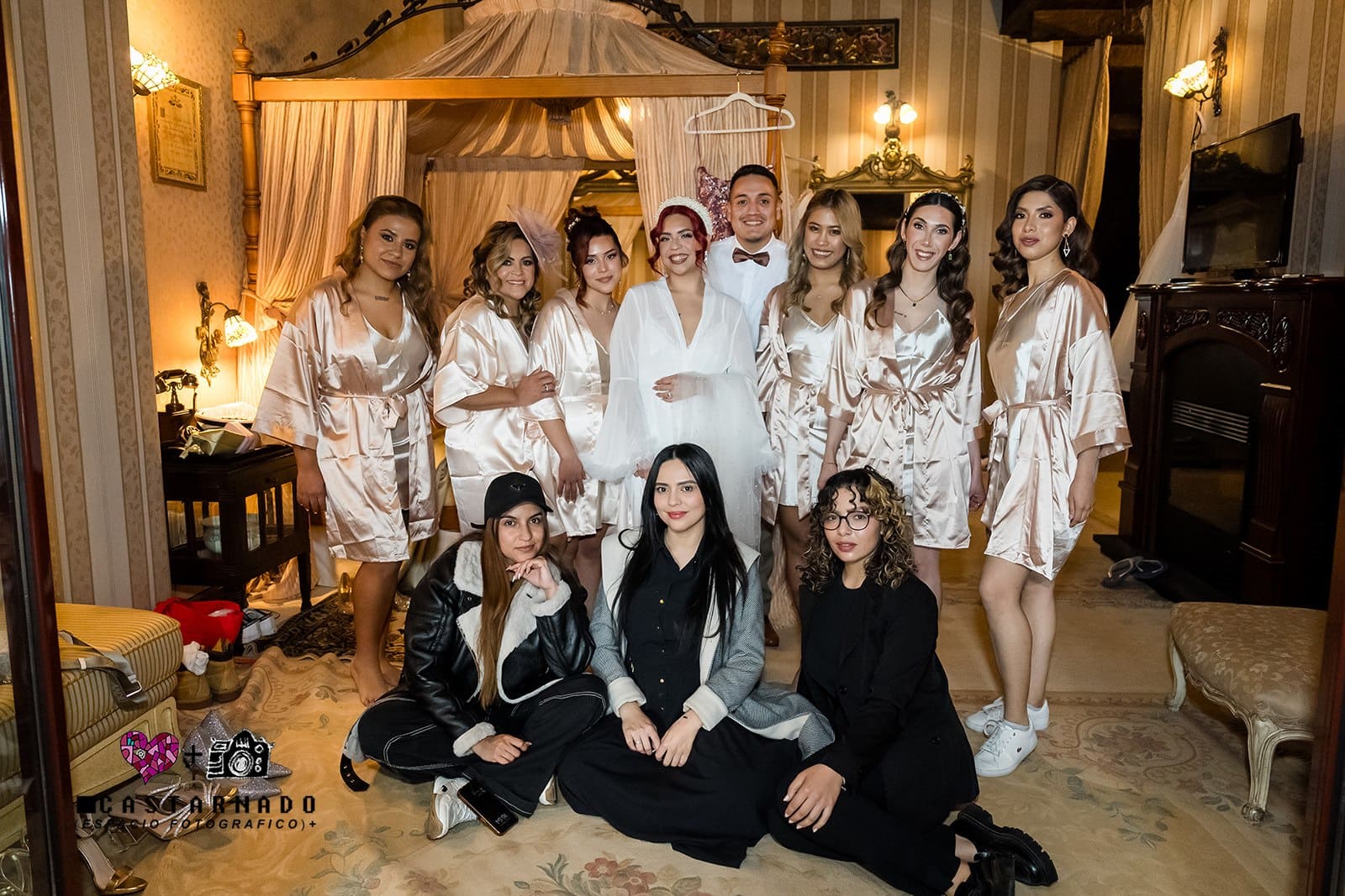 Novia satisfecha con maquillaje profesional el día de su boda