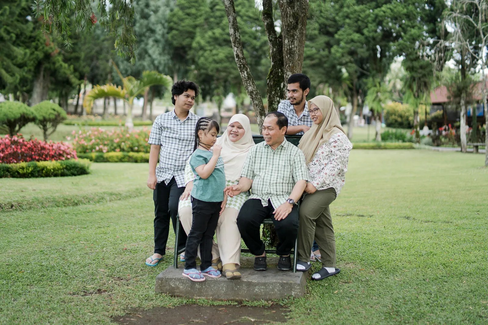 Family photography session near Ulun Danu Lake in Bedugul Bali with scenic mountain atmosphere.