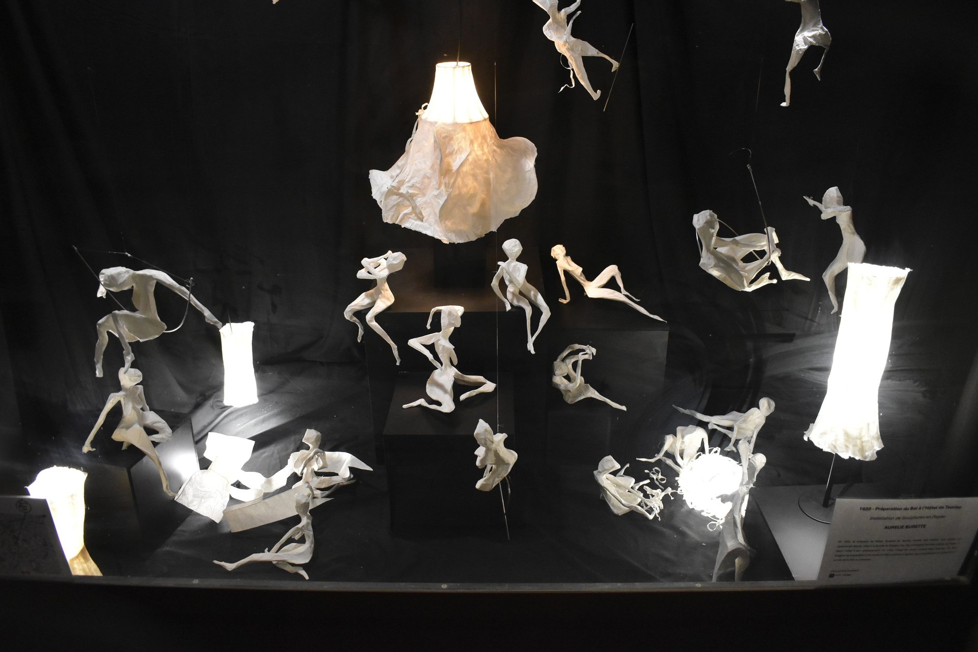 Installations sculptures papier Millau