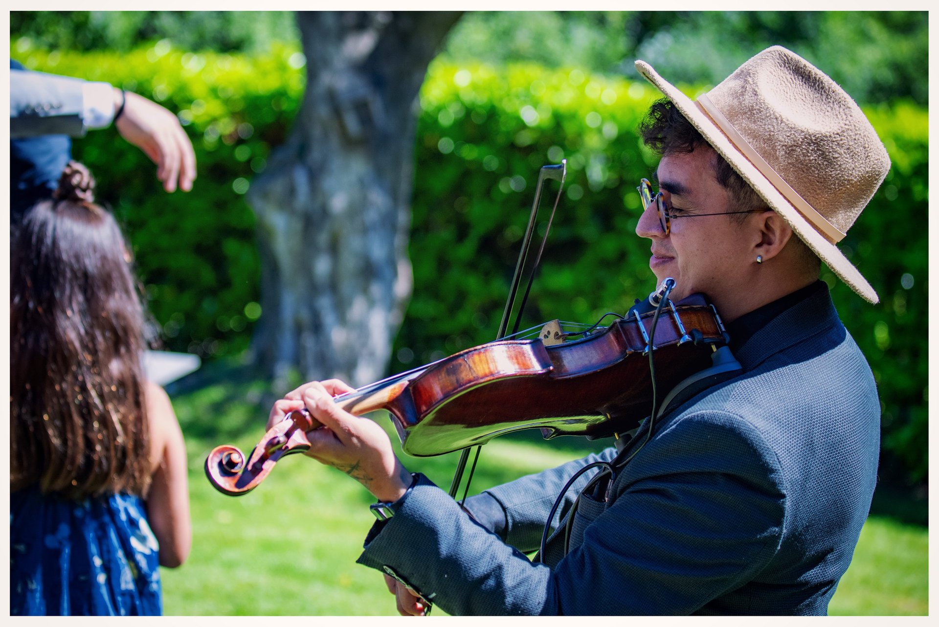 Reserva a Mauro Ruiz, violinista profesional, para bodas y eventos exclusivos en Valencia y España.