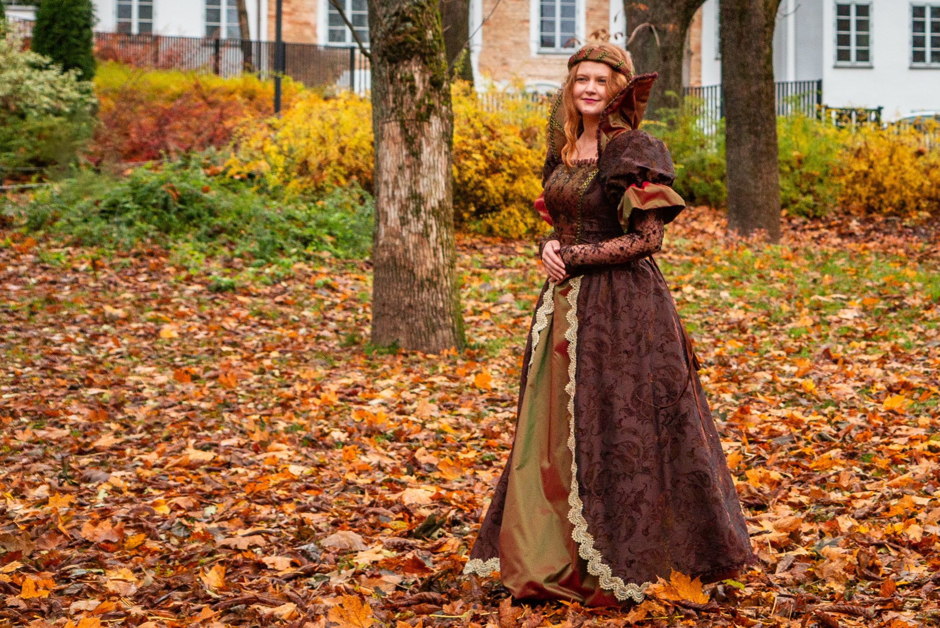 Renesanso moteriškas kostiumas