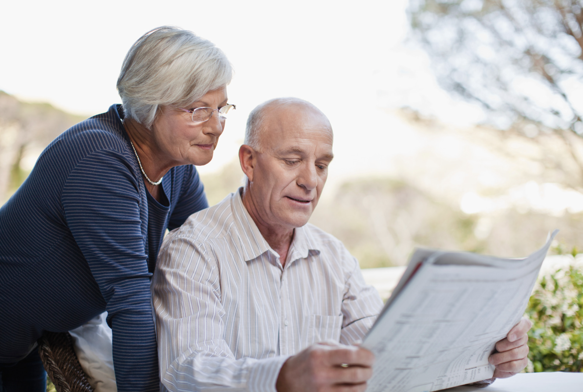OLDER COUPLE DOING ESTATE PLANNING