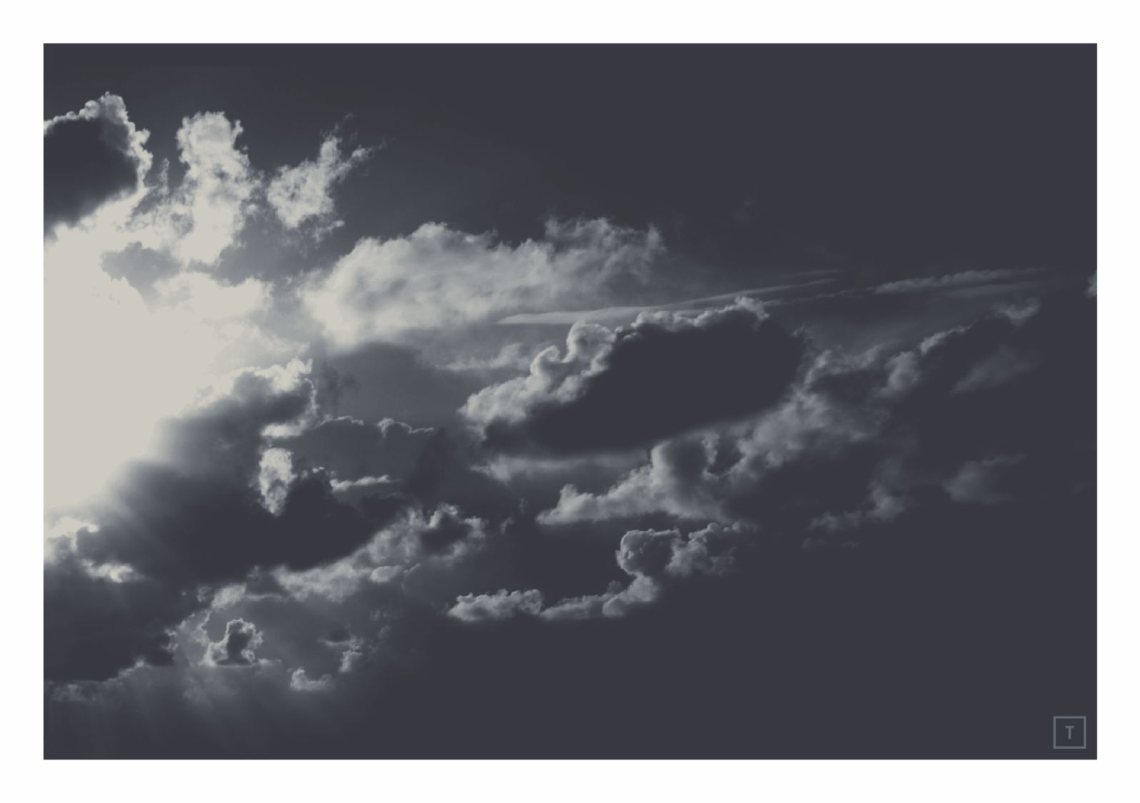 Trauerkarte aus der Edition Genesis, Sonnenlich strahlt durch Wolkenhimmel