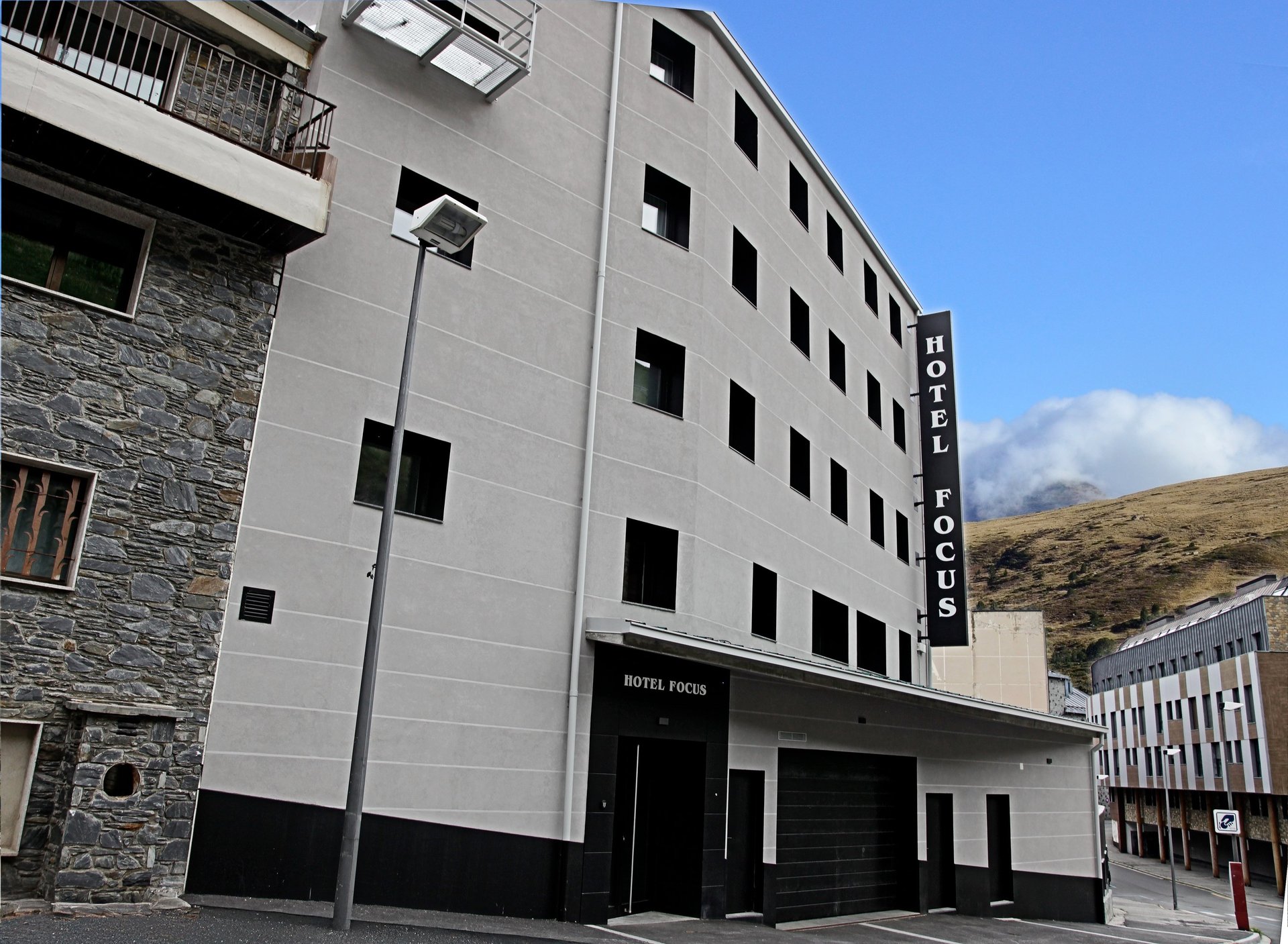 Exterior del Hotel Focus en el Pas de la Casa, Andorra. En los Pirineos