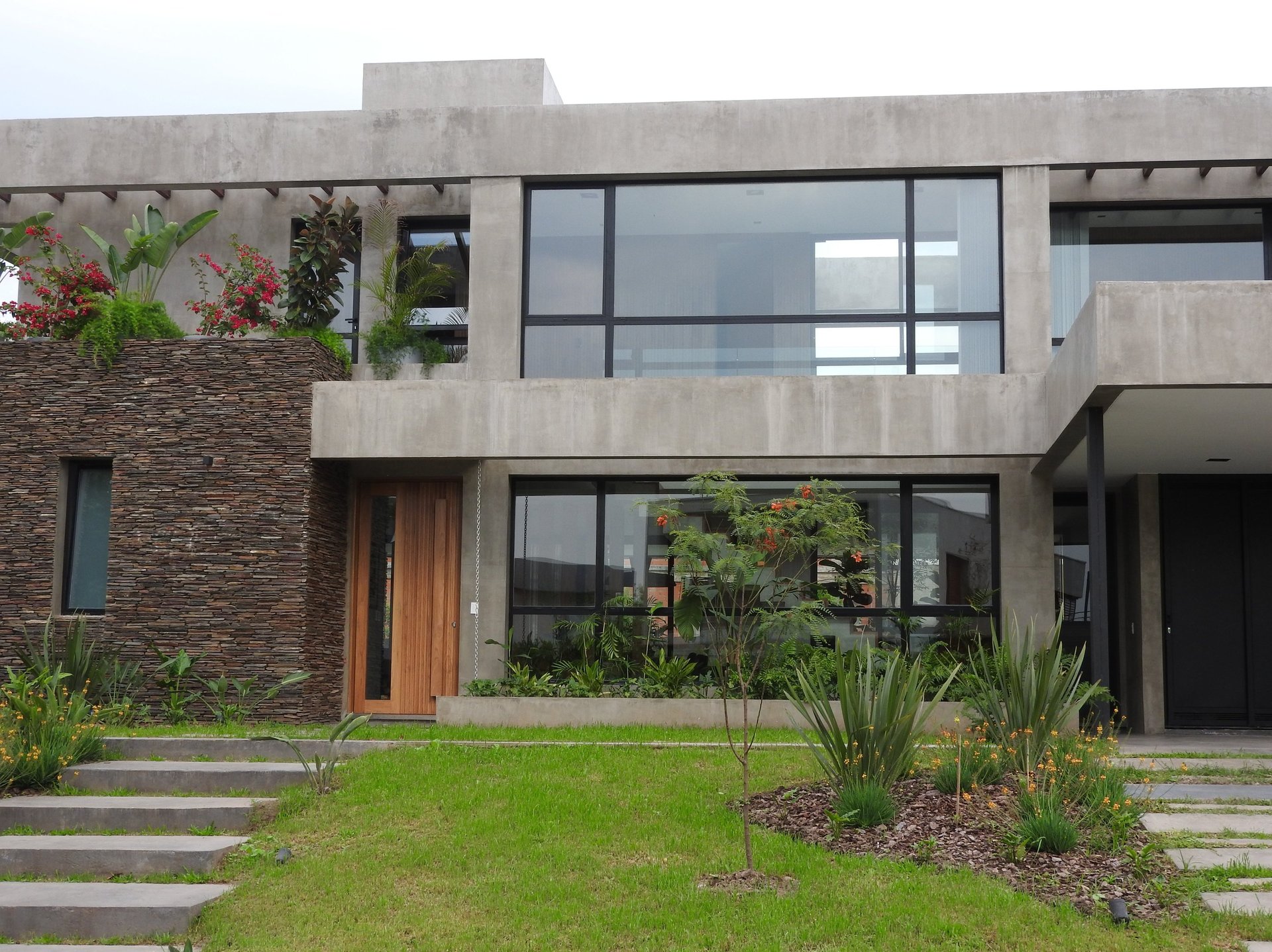 imagen casa frente linea modena