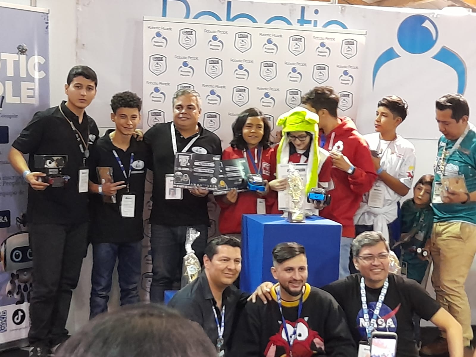 Campeones de evento Robotic People Fest