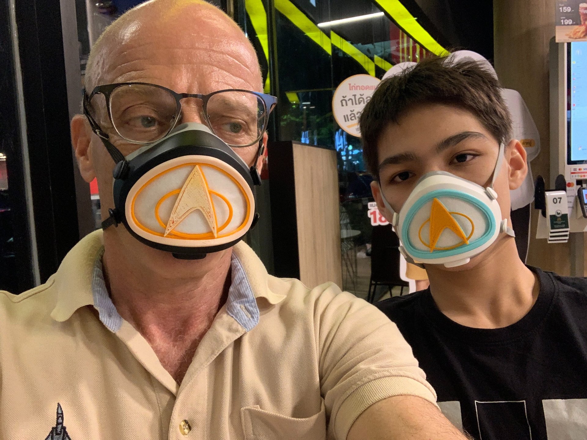 flo-20: 2 people with Startrek Starfleet 2 color decoration