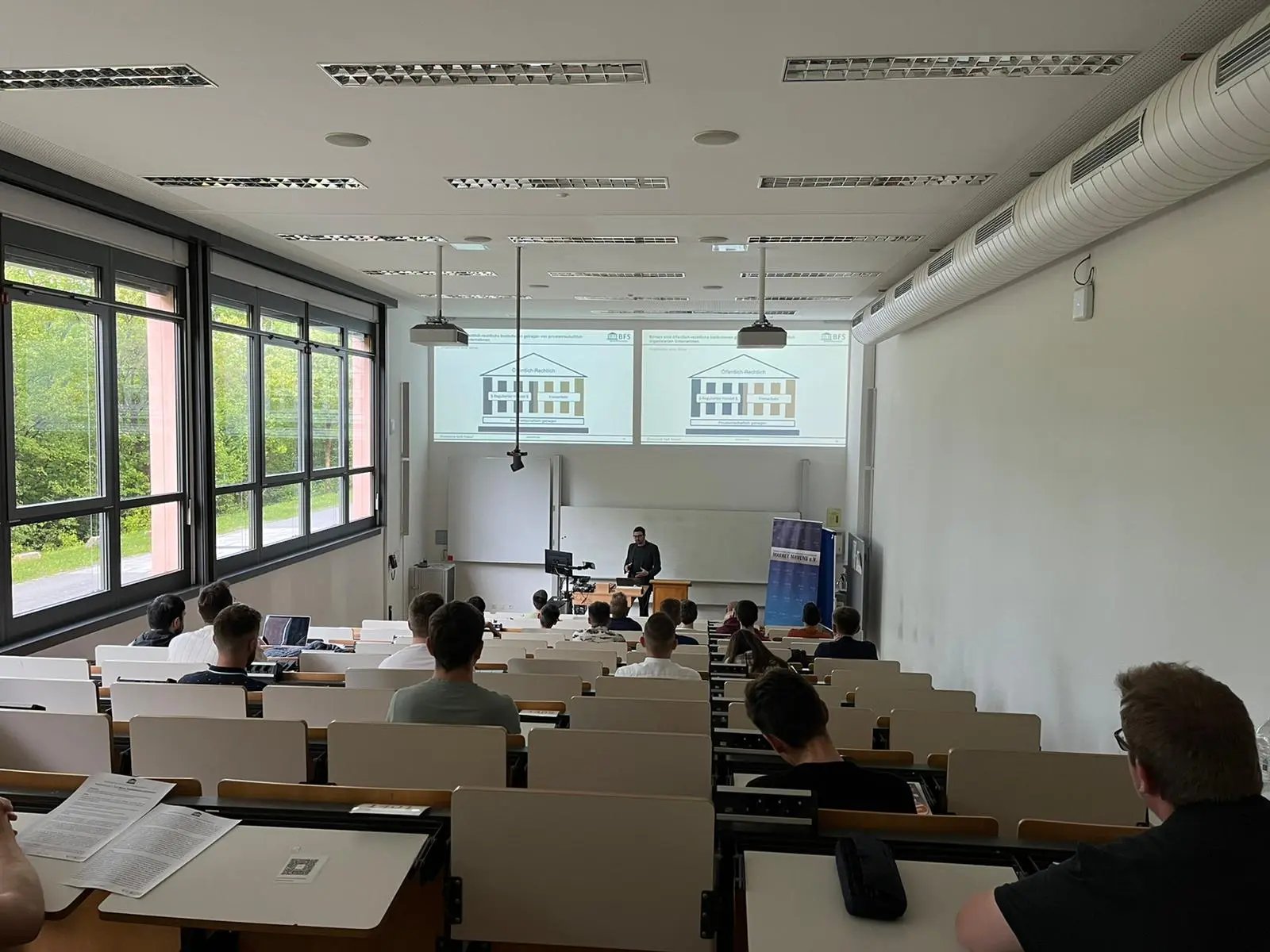 Professor Dr. Adrian Hubel eröffnet den BVH Börsenführerschein 2022