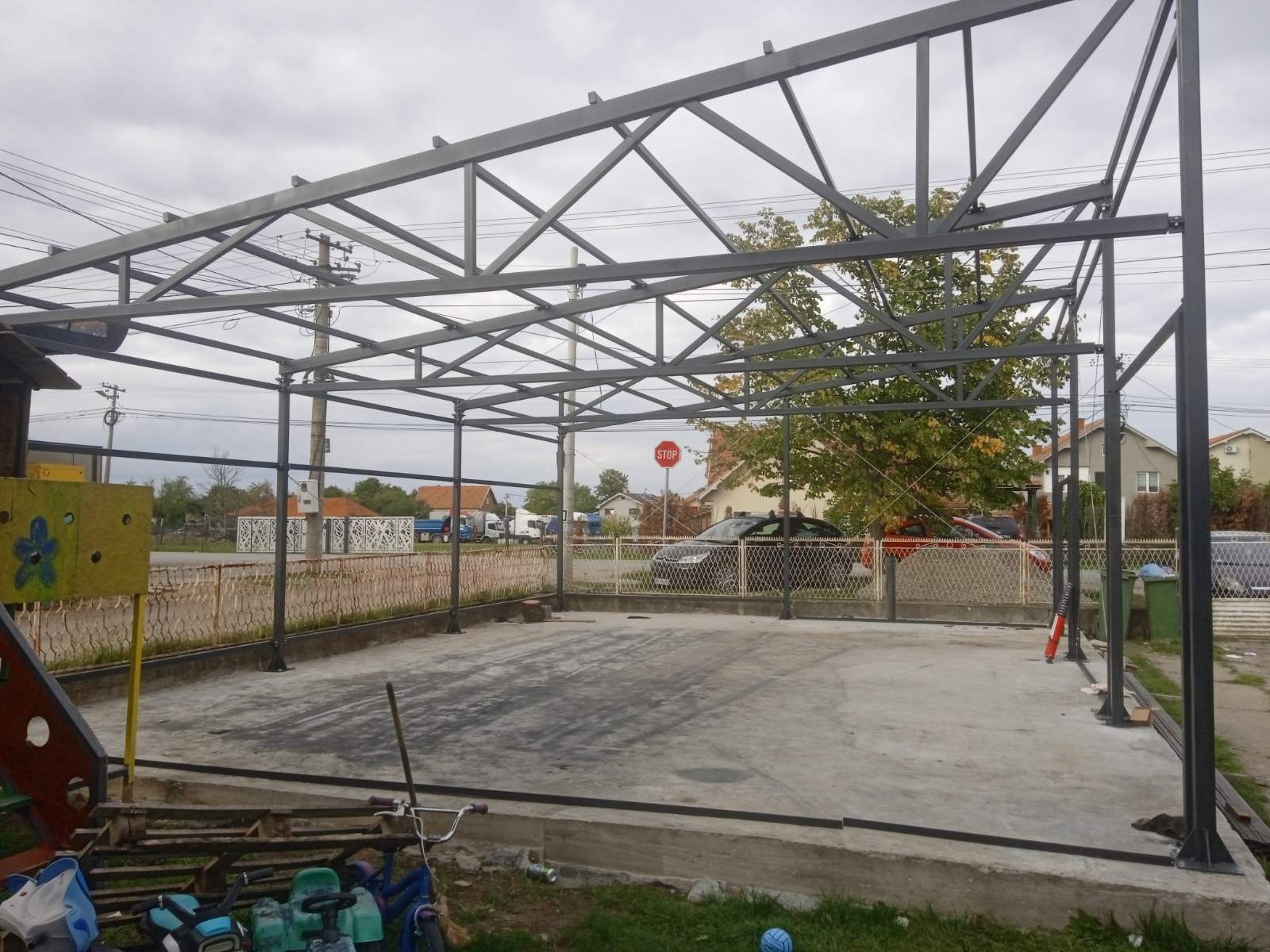 Montirana metalna konstrukcija hala – faza izgradnje, Beograd, Kragujevac