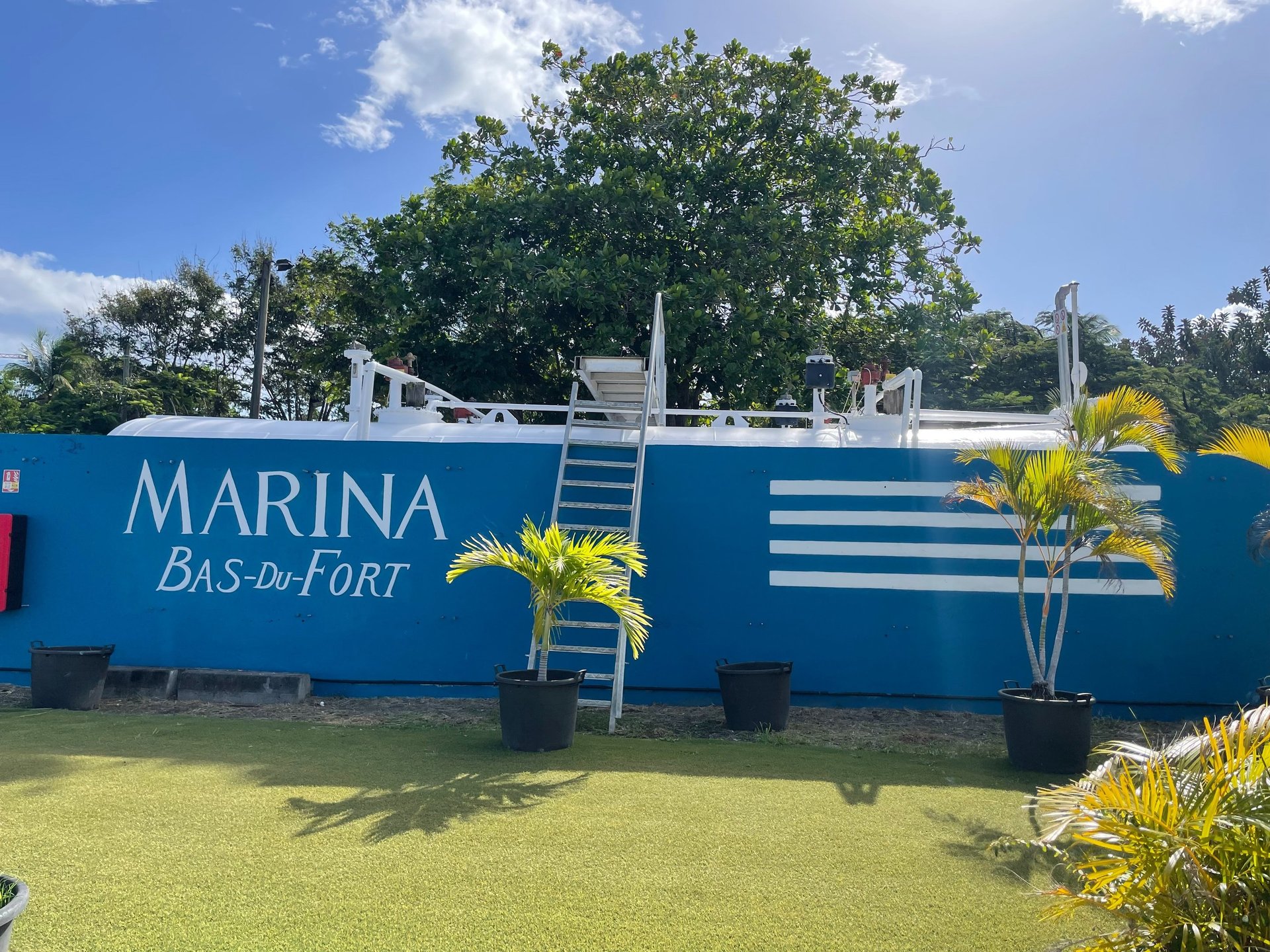Peinture décorative et signalétique "Marina Bas-Du-Fort" 