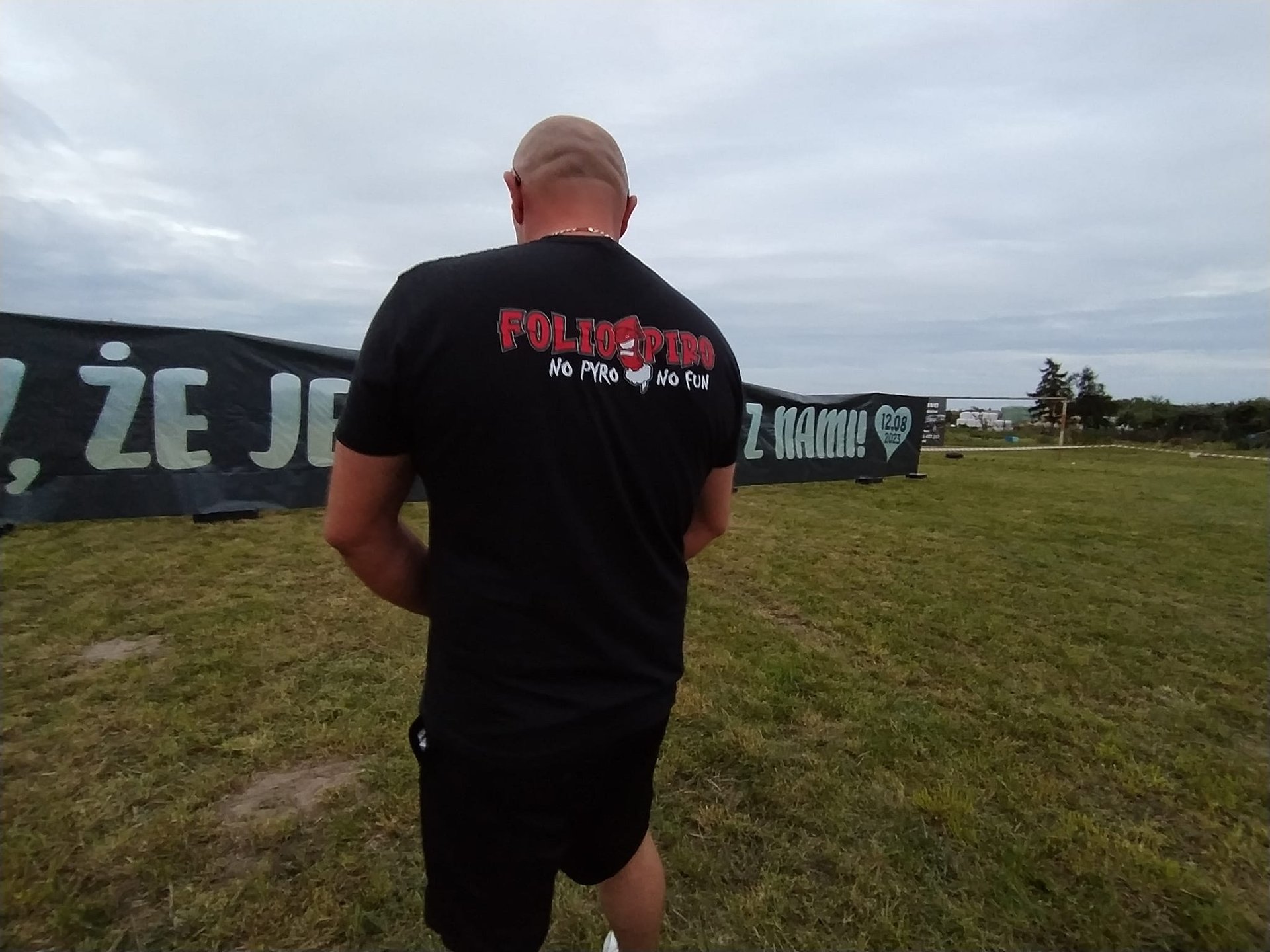 foliopiro.pl transparenty stadionowe kibicowskie na zamówienie ultras pirotechnika