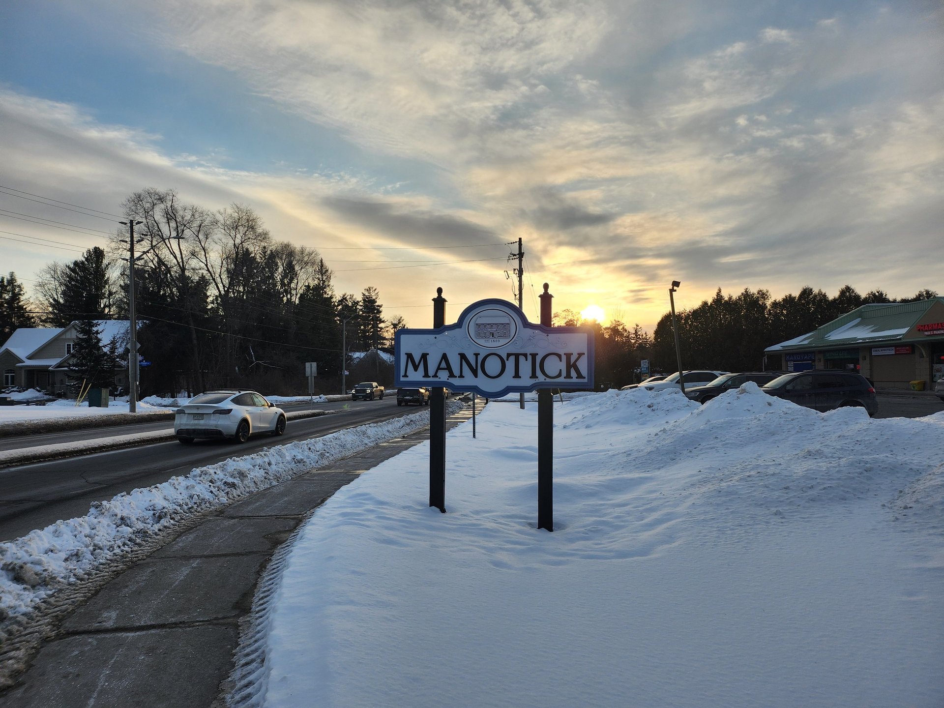 Manotick Sign
