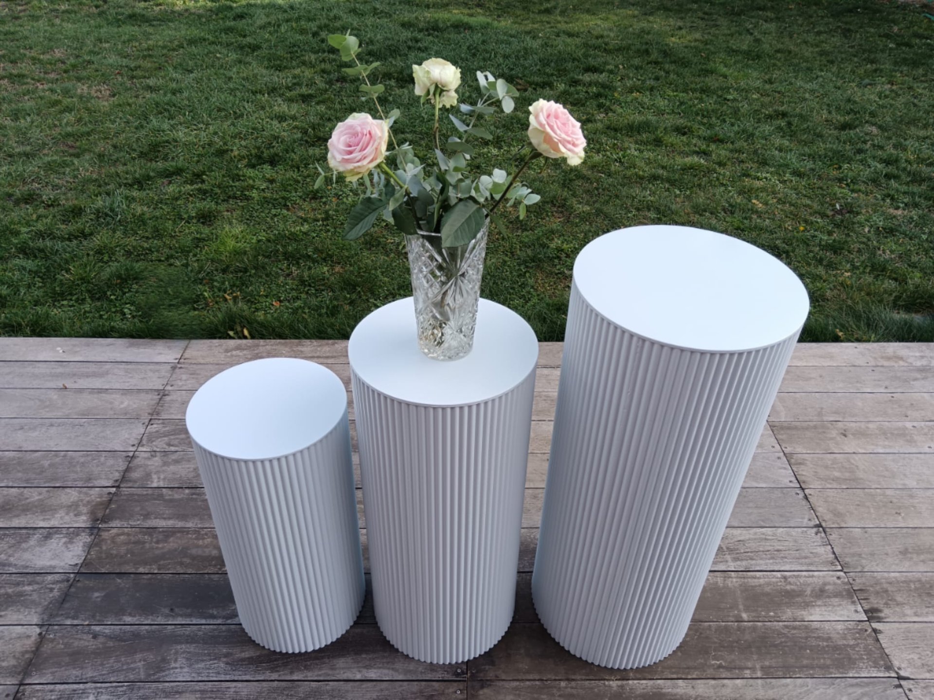 colonnes striées en métal