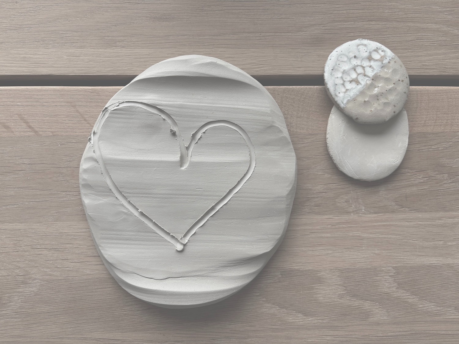 Ton mit einem Herzbild