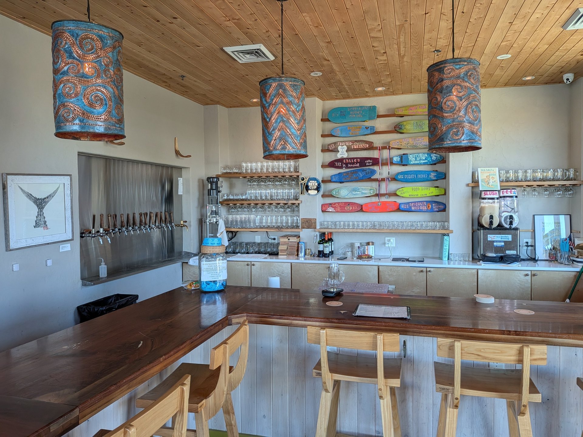 Bar with glasses swellsa brewing