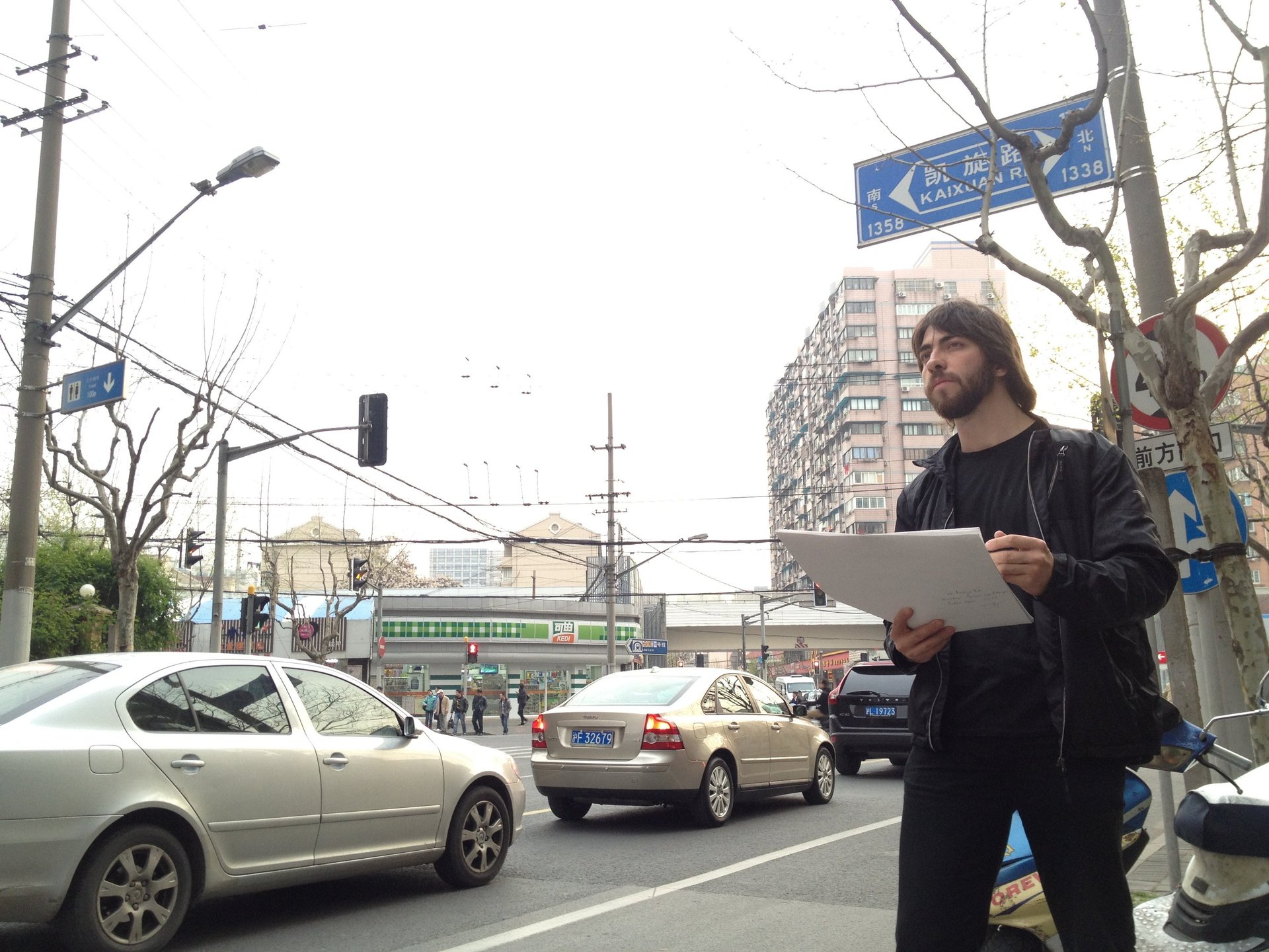 City sketcher Evgeny Bondarenko in Shanghai