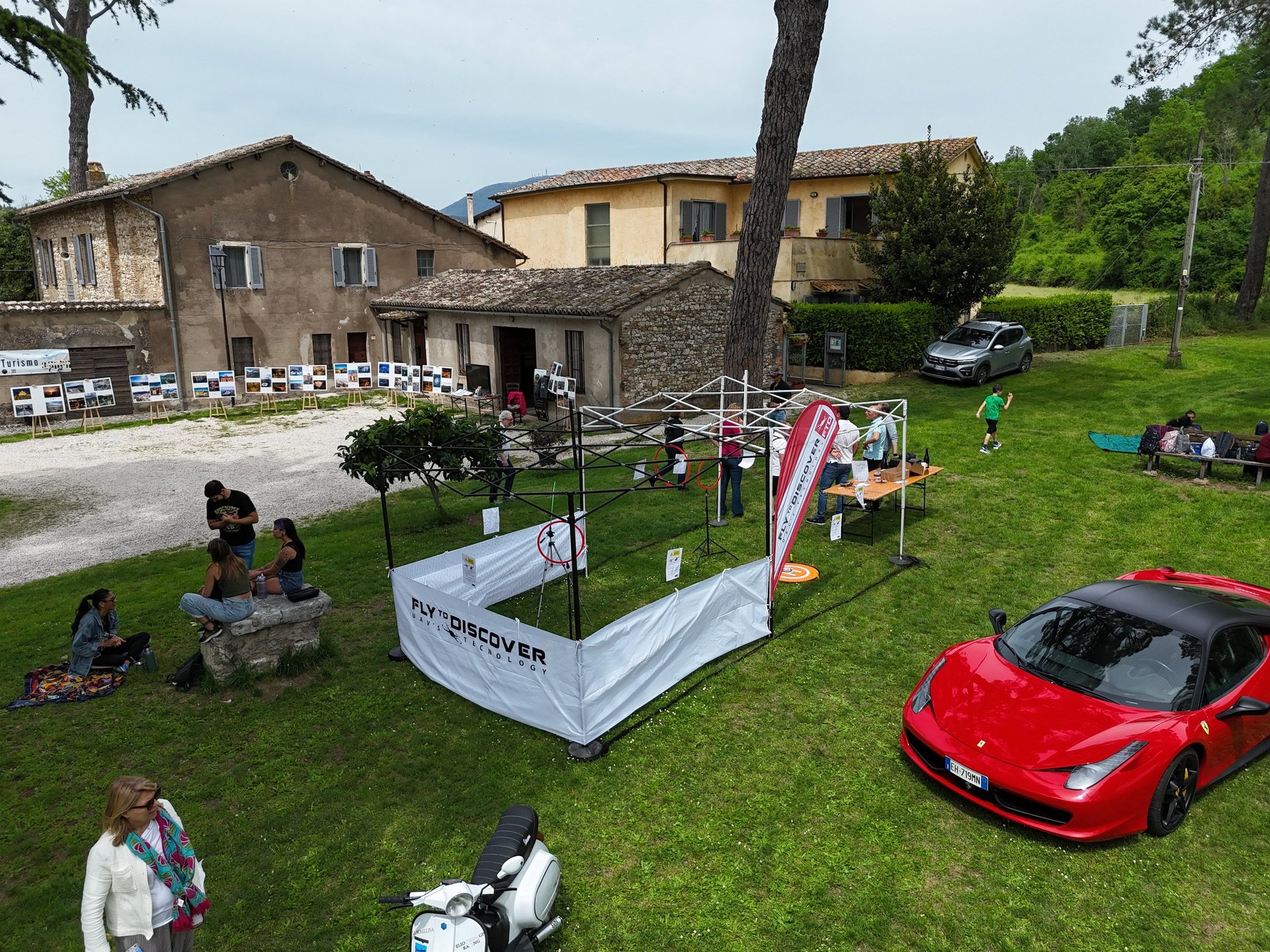 Iniziazione al volo con drone per grandi e piccoli alla manifestazione Torri in Sabina in Rosso 2025