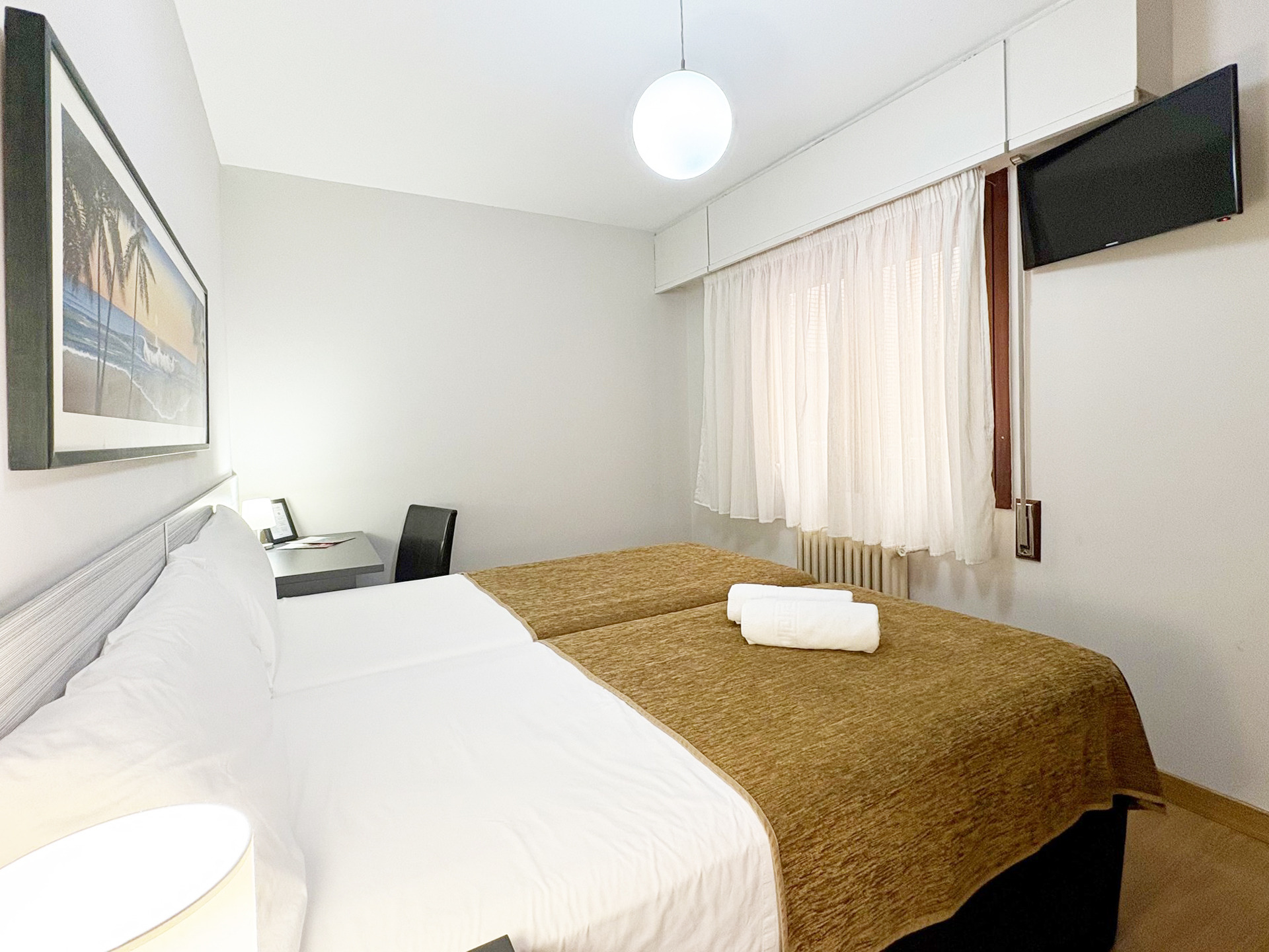 Habitación doble moderna y cómodad Berceo Rooms