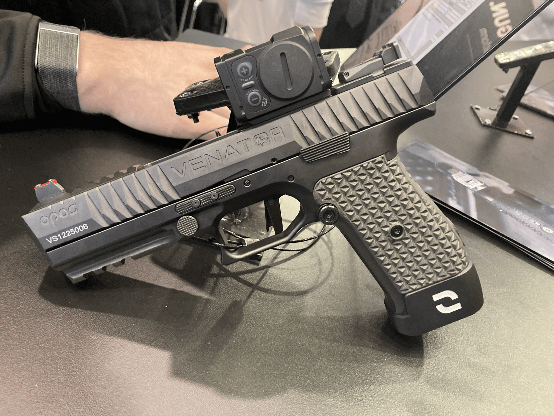 Opos Venator mit Aimpoint Acro