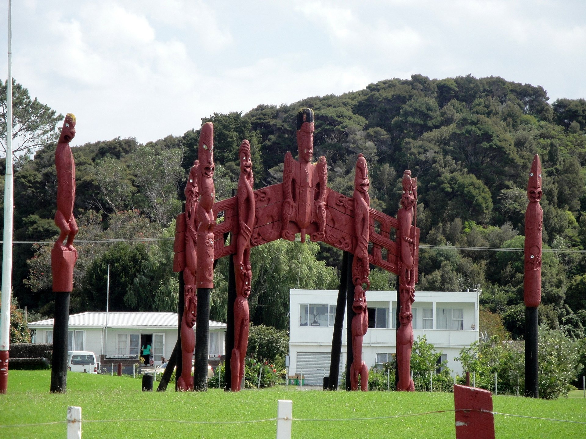 Vista panorâmica dos Waitangi Treaty Grounds com a Baía das Ilhas ao fundo, Bay of Islands.