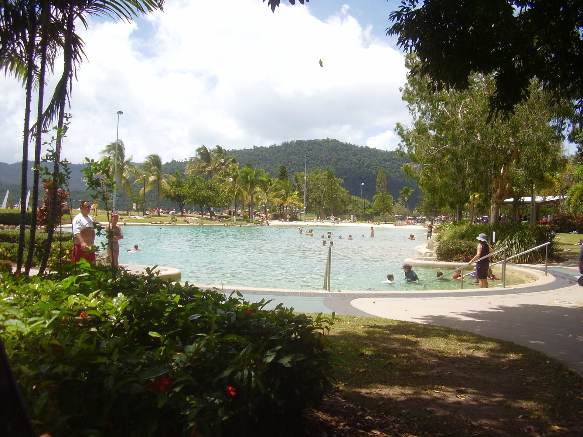 Esplanada com a Lagoa de Airlie Beach Australia