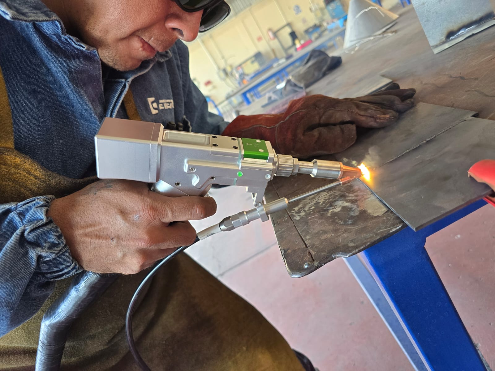 Soldadora láser industrial para la industria metalmecánica