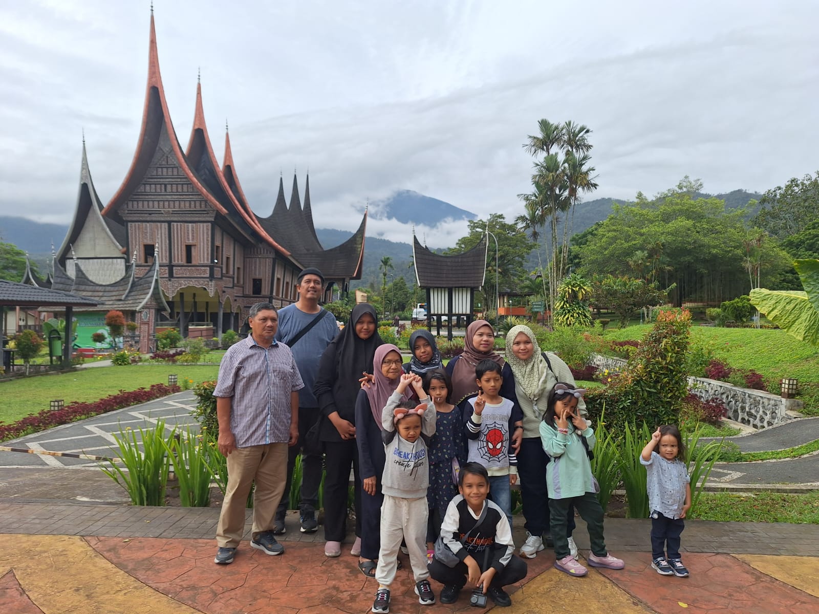 family gathering to pagaruyuang