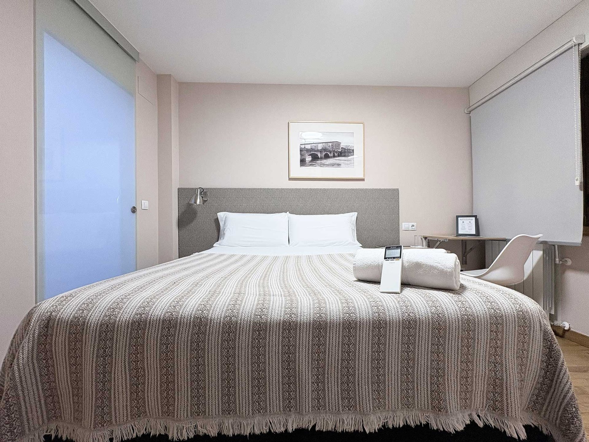 Pensión Laurel Logroño – Habitación doble cómoda y luminosa