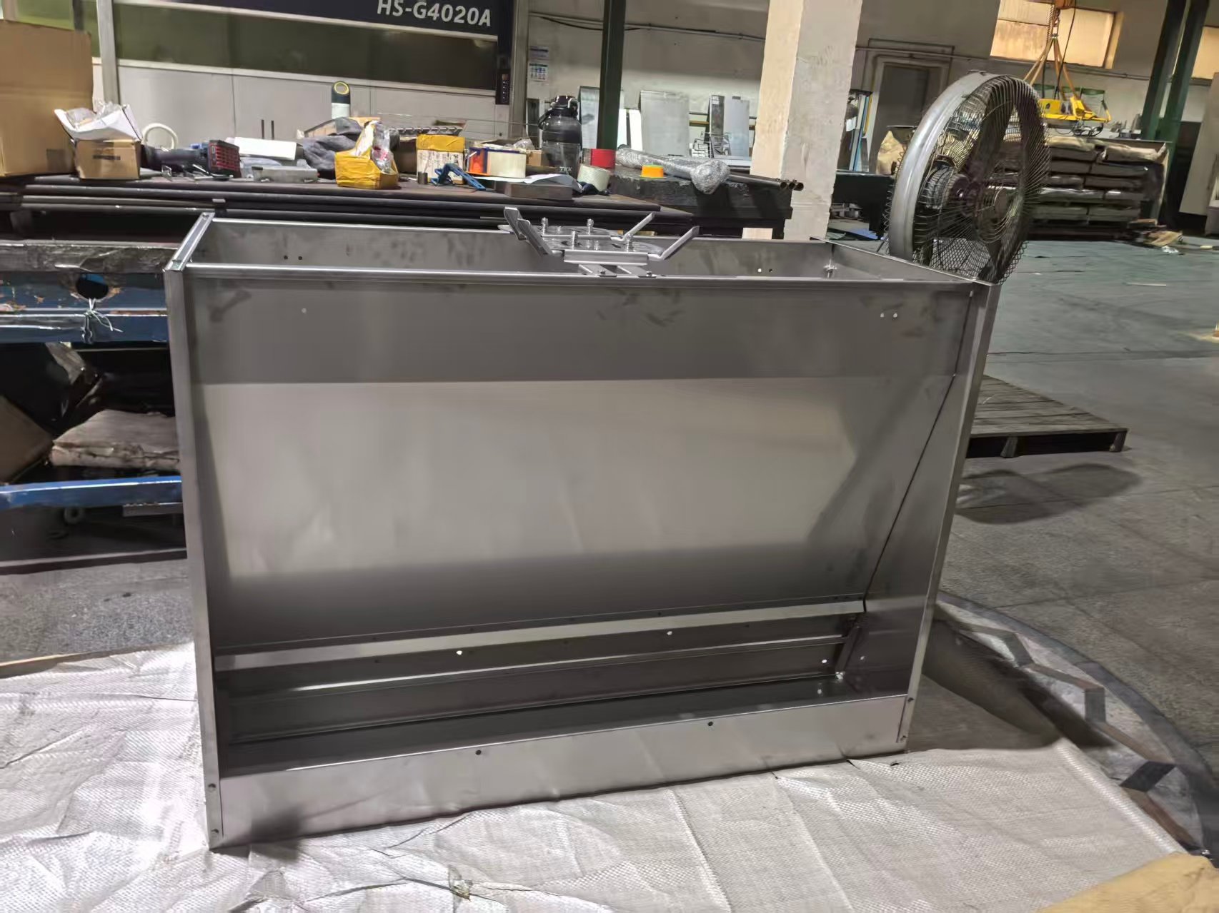 Double-sided 6-hole stainless steel pig feeder by Doing Metal