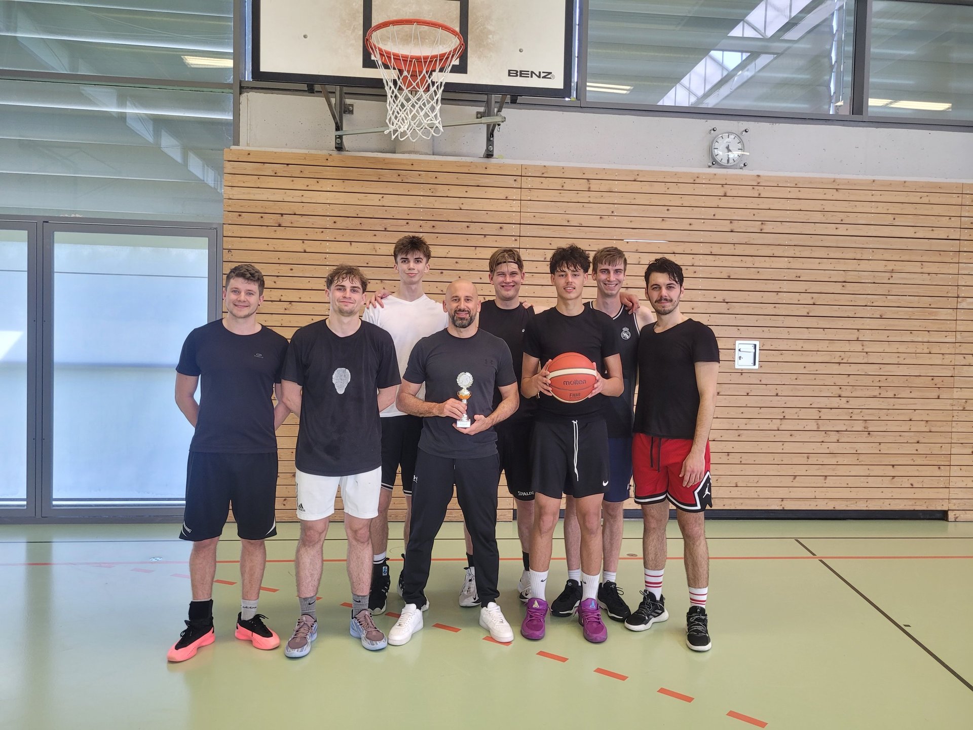 alt="MTV Karlsruhe basketball team after winning third place at BGK Cup."