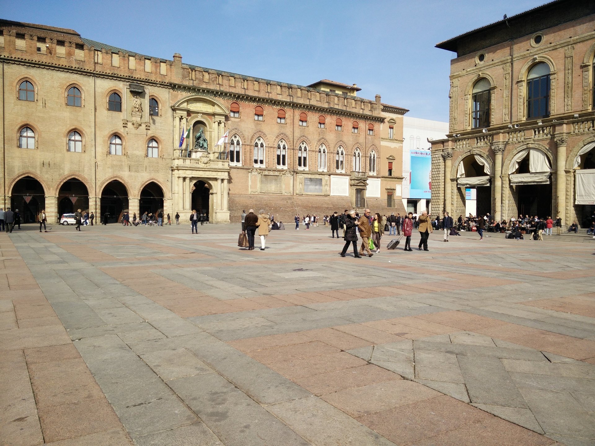 Piazza maggiore, Bologna