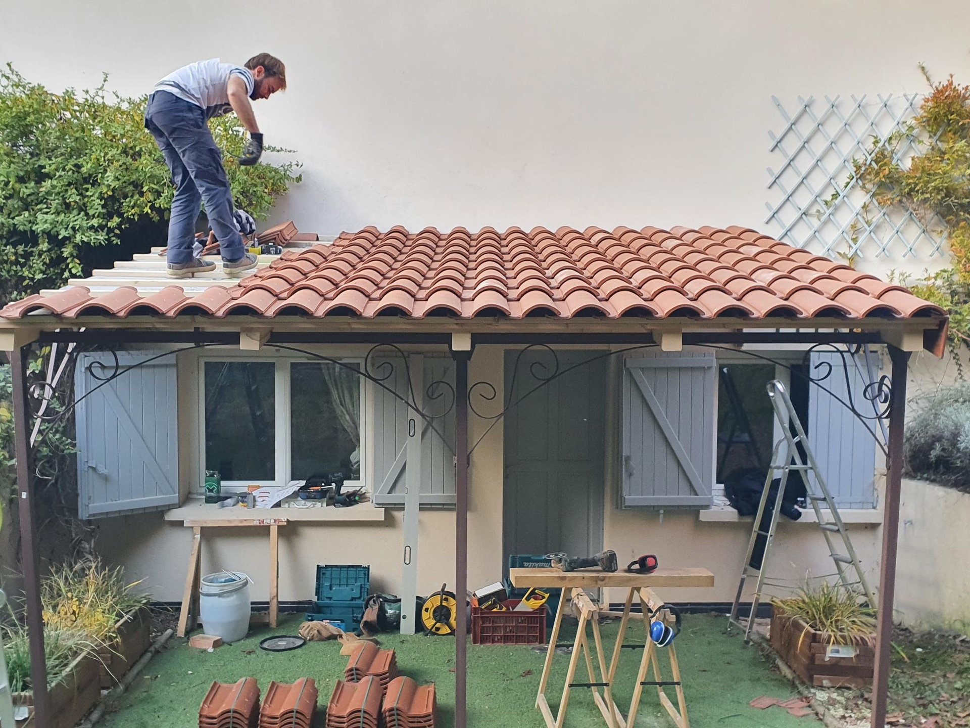 Appentis en bois avec couverture tuiles