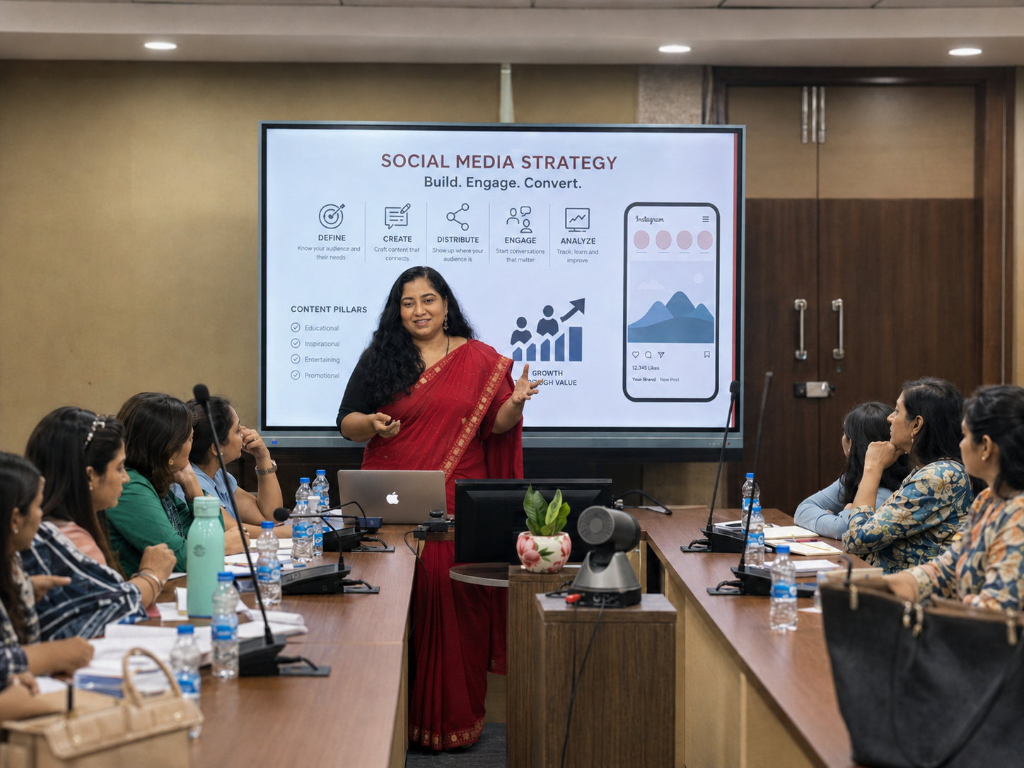 Roli Gaur Vashisht conducting a social media strategy workshop in Delhi