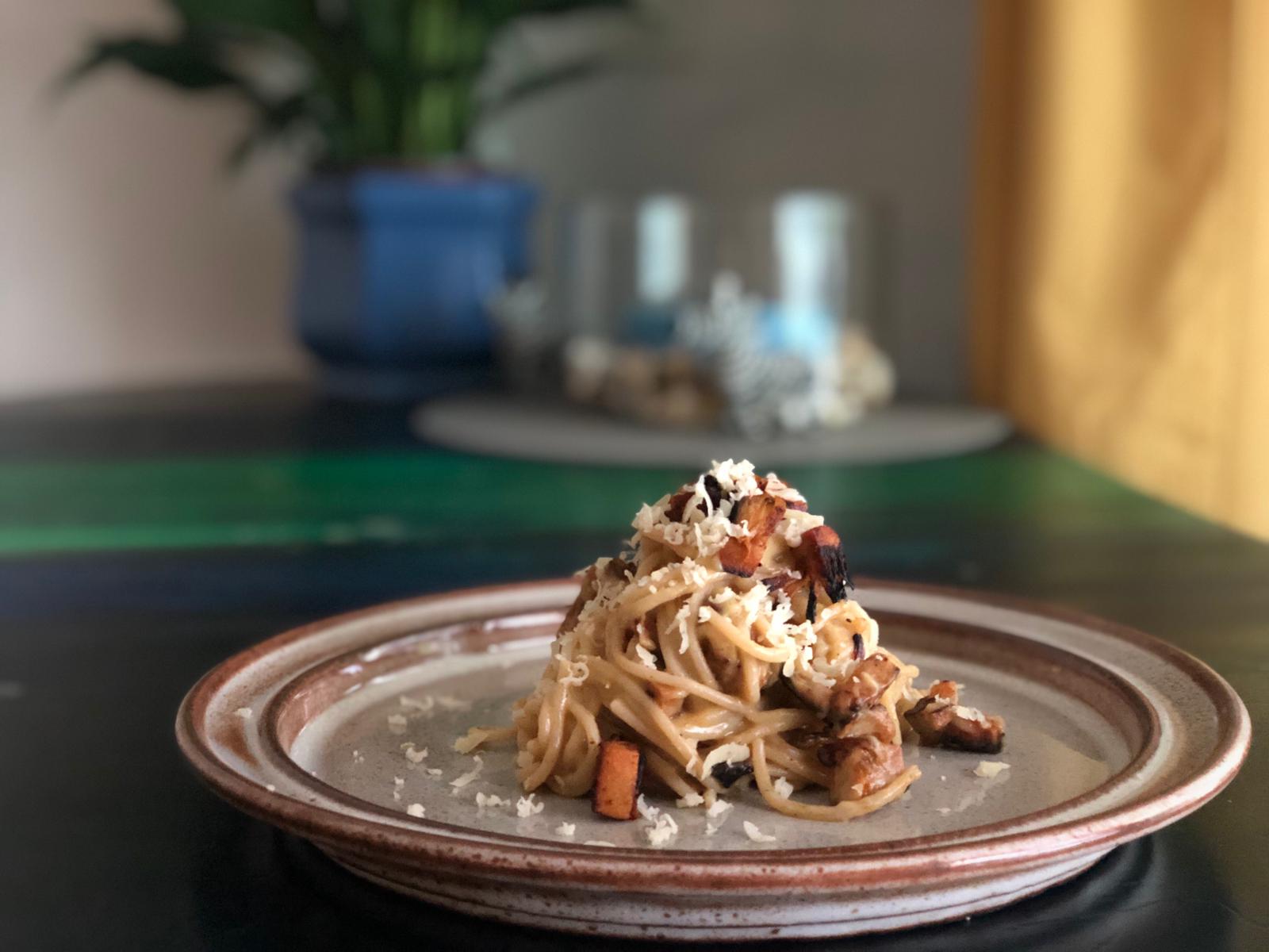 carbonara vegana con jackfruit